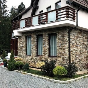 Schiefer Homa 3D-Streifen | Dekorativer Stein für vertikale Verkleidungen, Außen-Innen (10–12 m²/Palette)