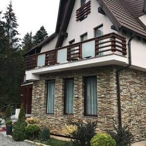 Schiefer Homa 3D-Streifen | Dekorativer Stein für vertikale Verkleidungen, Außen-Innen (10–12 m²/Palette)