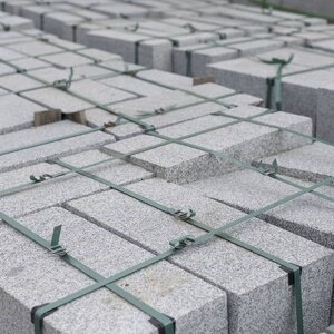 Bianco Sardo Sägeschnitt Granit Poller 20 x 25 x 50 cm
