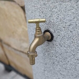 Leopard White Granite - Freistehender Wasserbrunnen (47 x 40 x 70 cm)