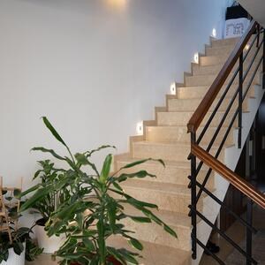 Marmor Crema Royal Polierte Stufe, 120 x 30 x 2 cm