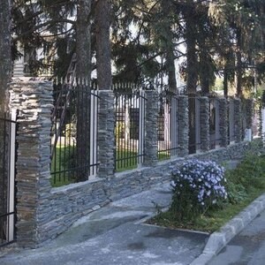Schiefer Kavala 3D-Streifen | Dekorativer Stein für vertikale Verkleidungen, Außen-Innen (10-12/Palette)
