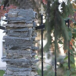 Schiefer Kavala 3D-Streifen | Dekorativer Stein für vertikale Verkleidungen, Außen-Innen (10-12/Palette)