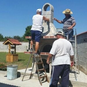 Traditioneller integrierter Grill + Backofen (Holzkohle/Holz, 208x120x155 cm, 1200 kg, Rhodos-Naturstein, Ziegel)