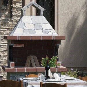 Traditioneller Gartengrill Medium (Holzkohle/Holz, 120x70x210 cm, Rhodos-Naturstein, Ziegel)