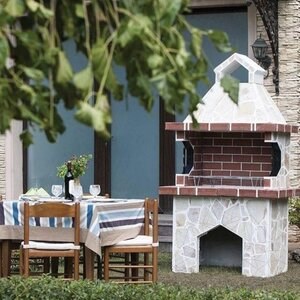 Traditioneller Gartengrill Medium (Holzkohle/Holz, 120x70x210 cm, Rhodos-Naturstein, Ziegel)