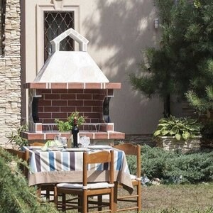 Traditioneller Gartengrill Medium (Holzkohle/Holz, 120x70x210 cm, Rhodos-Naturstein, Ziegel)