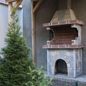 Traditioneller kleiner Gartengrill (Holzkohle/Holz, 100x60x210 cm, 650 kg, Rhodos-Naturstein, Ziegel)