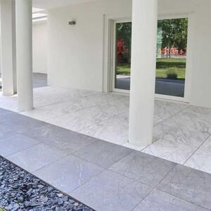 Sinterstein L'ALTRA PIETRA Duomo Carrara, 60 X 90 X 2 cm, R11 - Rutschfest für den Außenbereich