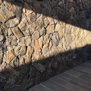 Rock Face Akron Poligonal Marmor