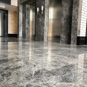 Polierter Marmor Tundra Grau 61 x 61 x 1,1 cm