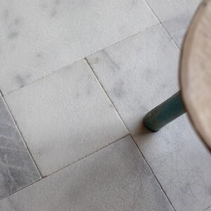 New York White Marble Set mit französischen Mustern, sandgestrahlt und gebürstet, 1.2 cm