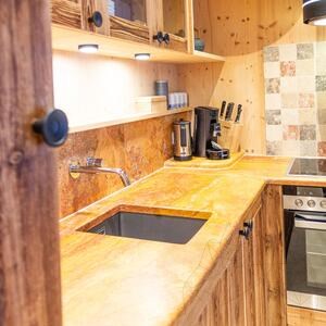 Peach Cross Cut Polierter Kalktuff, Plattenzuschnitt, 2 cm