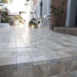 Classic Cross Cut Tumbled Travertine Cobblestone 10 x 10 x 3 cm (Pflastersteine)