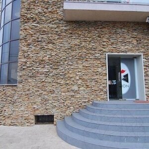 Schiefer Homa 3D-Streifen | Dekorativer Stein für vertikale Verkleidungen, Außen-Innen (10–12 m²/Palette)