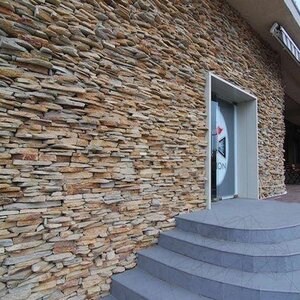 Schiefer Homa 3D-Streifen | Dekorativer Stein für vertikale Verkleidungen, Außen-Innen (10–12 m²/Palette)