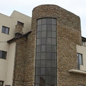 Schiefer Homa 3D-Streifen | Dekorativer Stein für vertikale Verkleidungen, Außen-Innen (10–12 m²/Palette)
