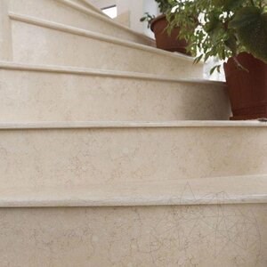 Kalkstein Sunny Dream poliert, 2 cm (nur für Innenbereiche) – Arbeitsplatten, Stufen, Glasuren und personalisierte Teile