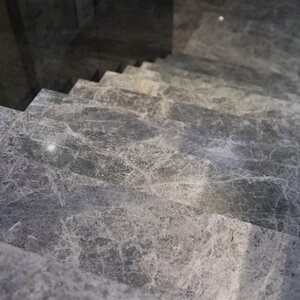 Polierter Tundra Grau Grau Marmor 2 cm - Arbeitsplatten, Stufen, Glasuren und personalisierte Stücke
