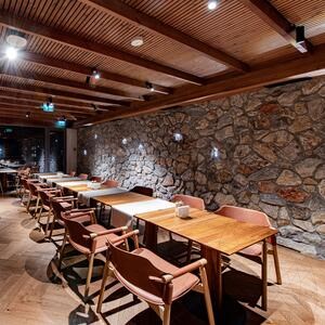 Rock Face Akron Poligonal Marmor