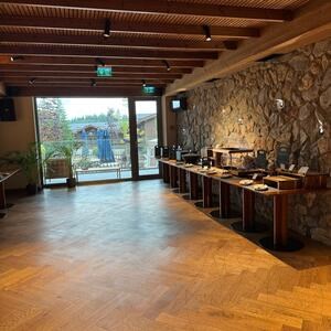 Rock Face Akron Poligonal Marmor