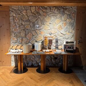 Rock Face Akron Poligonal Marmor