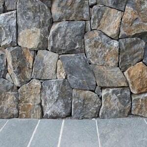 Rock Face Akron Poligonal Marmor