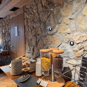 Rock Face Akron Poligonal Marmor