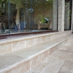 Classic Cross Cut Brushed +Bullnose 1L Travertin, 61 x 30,5 x 3 cm (Treppen & Poolabdeckung)