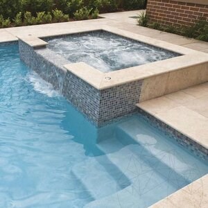 Classic Cross Cut Brushed +Bullnose 1L Travertin, 61 x 30,5 x 3 cm (Treppen & Poolabdeckung)