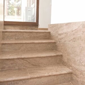 Latte Brushed & Bullnosed PREMIUM Travertin 61 x 30,5 x 3 cm - Treppe / Schwimmbadabdeckung
