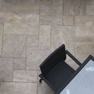 Latte Gebürsteter und gemeißelter PREMIUM Travertin mit französischem Muster, 3 cm