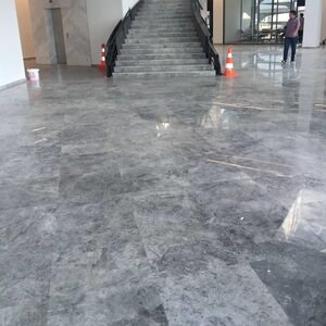 Polierter Marmor Tundra Grau 61 x 61 x 1,1 cm