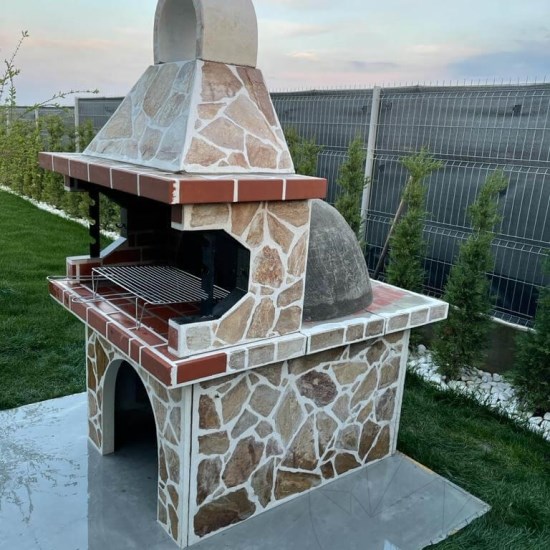 Traditioneller integrierter Grill + Backofen (Holzkohle/Holz, 208x120x155 cm, 1200 kg, Rhodos-Naturstein, Ziegel)