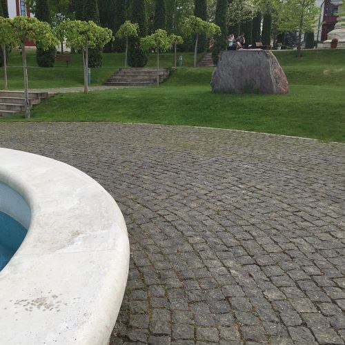 Anthrazit Splitface Granit Kopfsteinpflaster 10 x 10 x 10 cm (1 Tonne = 5 qm)