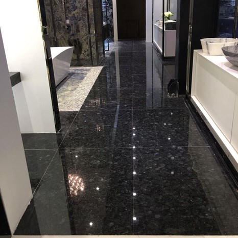 Extra blauer, polierter Labradorit, 60 x 60 x 2 cm