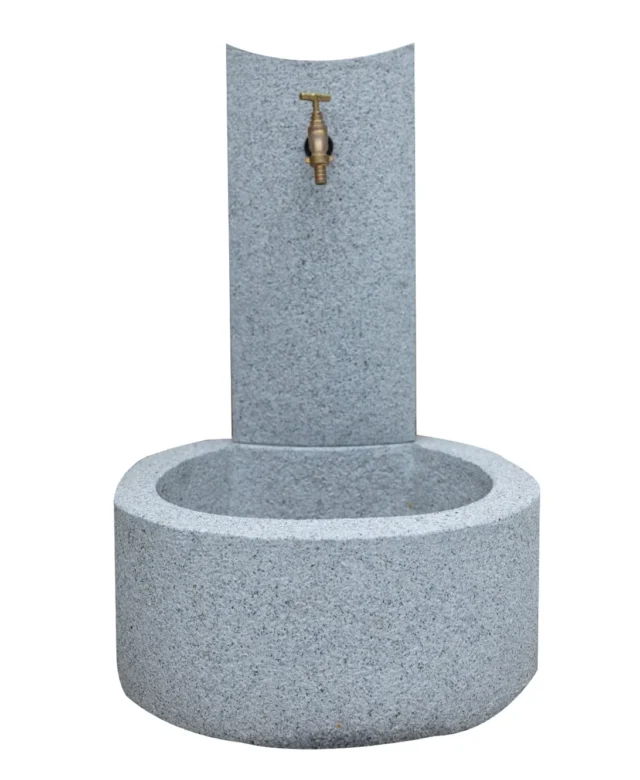 Leopard White Granite - Freistehender Wasserbrunnen (47 x 40 x 70 cm)