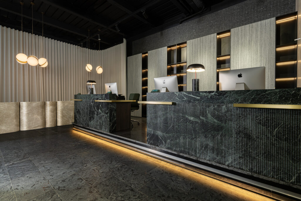 3 Flagship store PIATRAONLINE